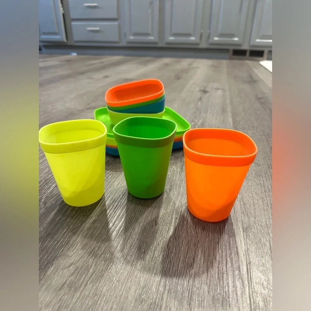 Kids plastic dinnerware set 25 pieces